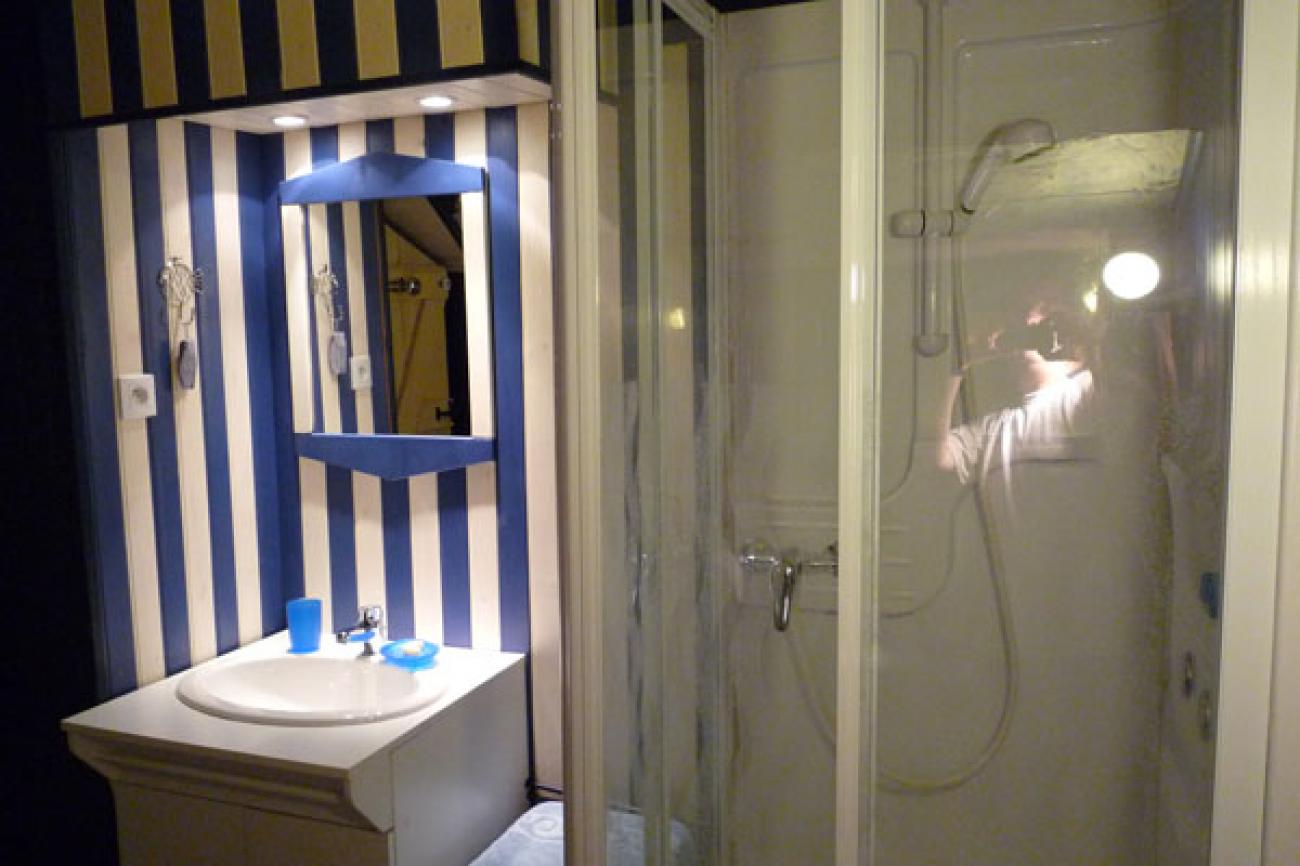 tvj_Pougnadoires cabine de douche.jpg